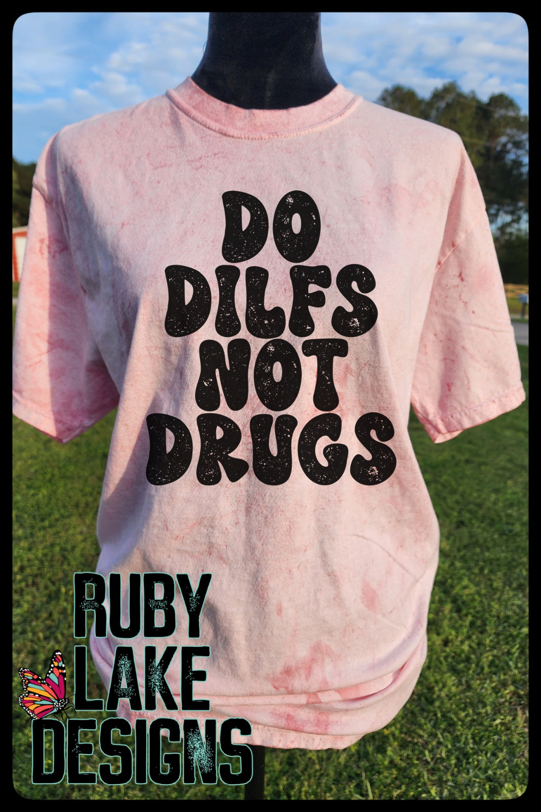 DO DILFS NOT DRUGS GRAPHIC TEE