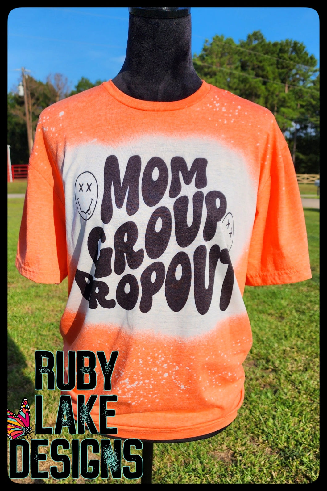 MOM GROUP DROPOUT BLEACHED TEE